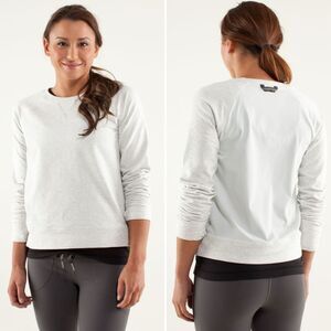 Lululemon Voyage Pullover in White / Nimbus Size 4